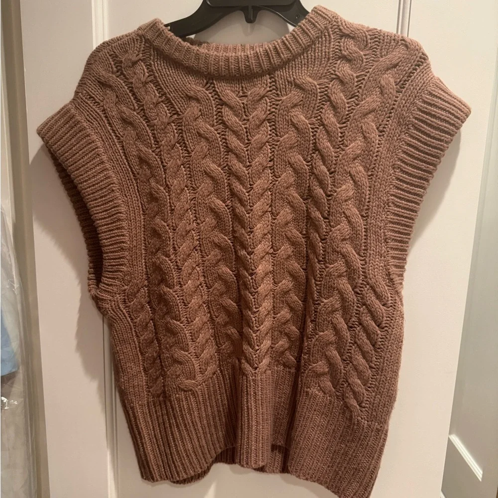 RD STYLE CABLE-KNIT SWEATER VEST - Picture 2 of 3